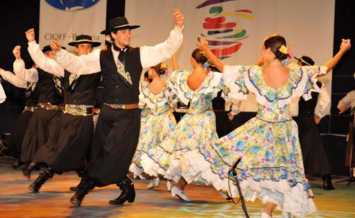 Se celebra el Día Internacional del Folklore y Día del Folklore Argentino