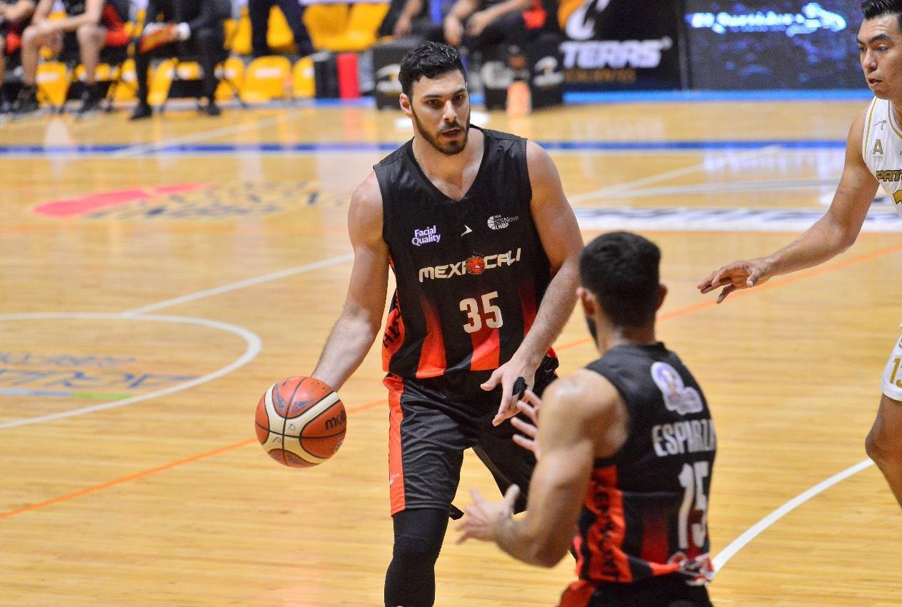 Roberto-Acuña-basquet