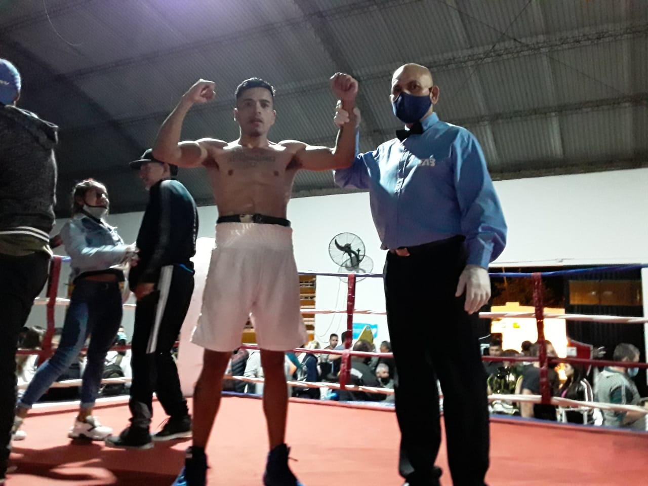 Nicolás Blanco ganó su segunda pelea en el campo rentado 