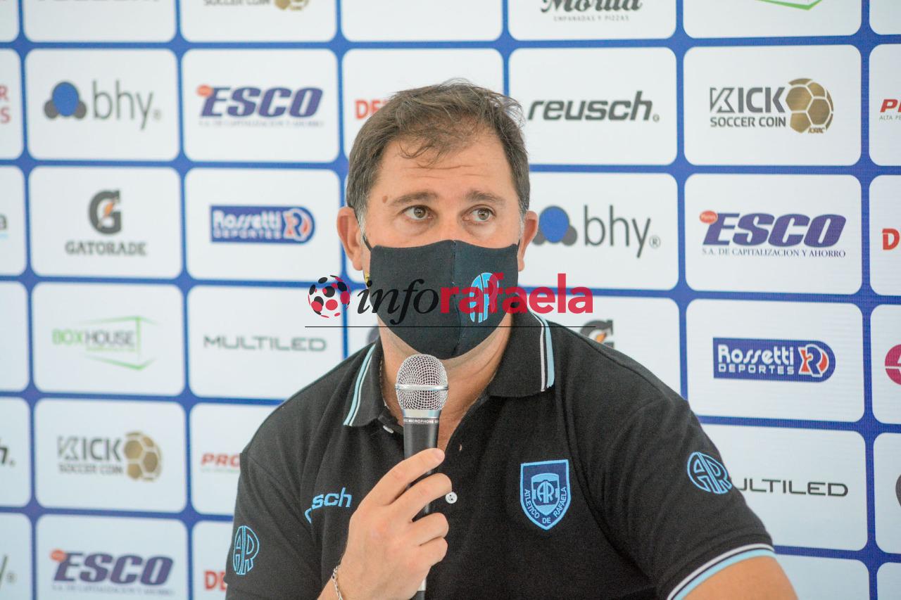 El entrenador de Atlético analizó el empate con Guillermo Brown en Puerto Madryn. El plantel llegó ayer a la ciudad y ya piensa en Brown de Adrogué, partido que va el domingo a las 15,30 en el Monumental. - Walter Otta -