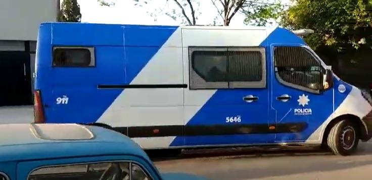 policia-patrullero-camioneta