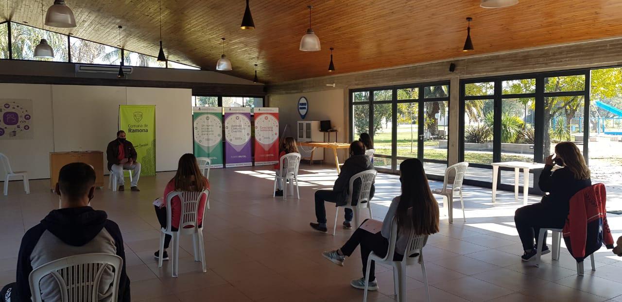 Ramona adquirió una motocarga de 200 cm3