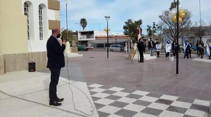Esta mañana se realizó el acto protocolar, y la Misa y Procesión en honor a Santa Clara de Asis, frente al nuevo Centro Cívico, que luce totalmente renovado