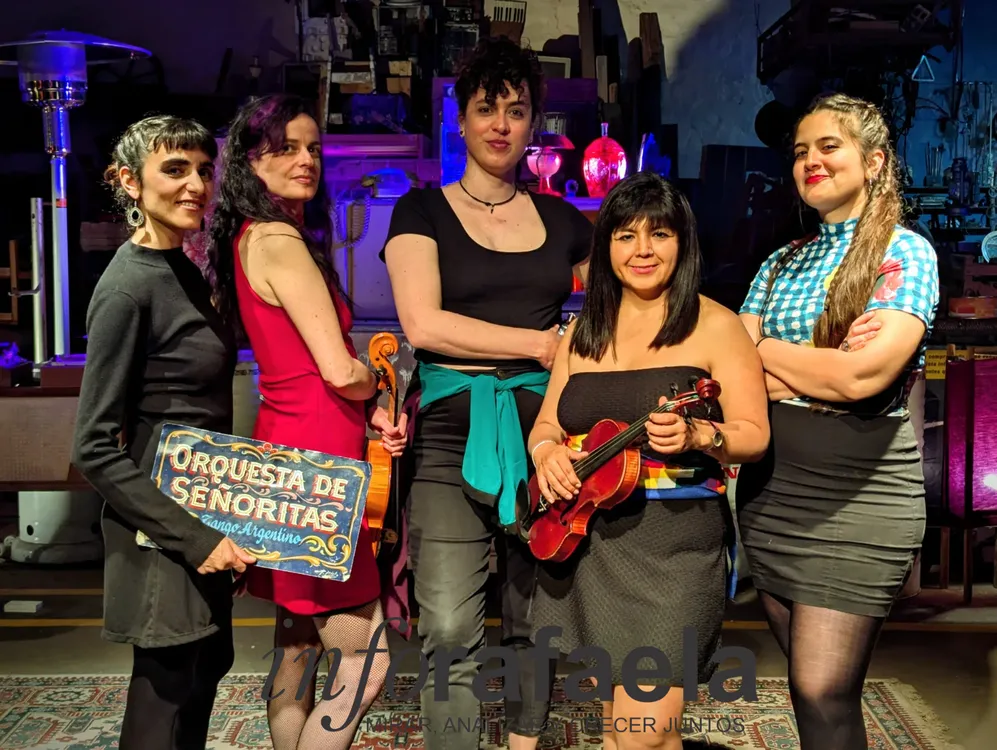 Orquesta de Srtas con cartel