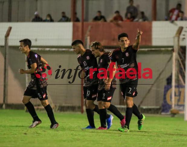 delantero de 9 de Julio, Nahuel Vera,