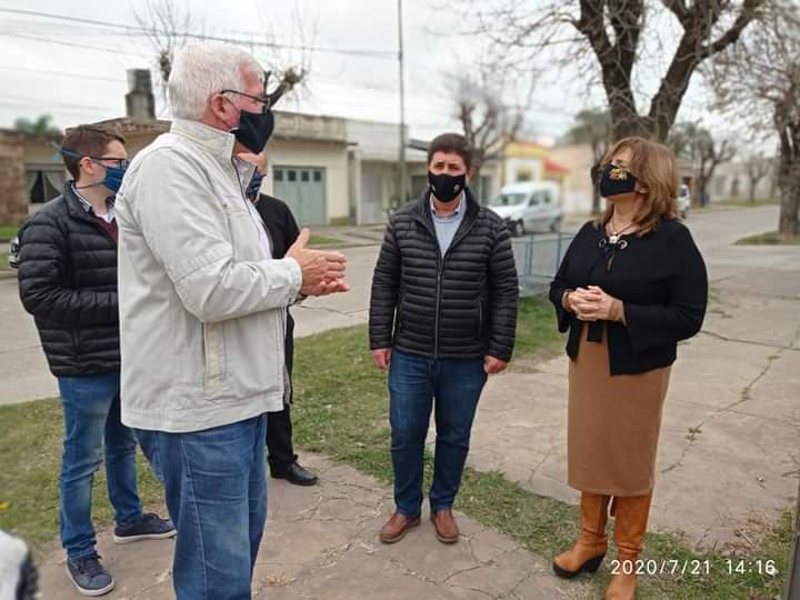 Después de las gestiones realizadas por el presidente comunal, Dulio Rohrmann ante el Gobierno de la Provincia, hoy visitó las obras del Jardín 275 "Lina Egli", la ministra de Infraestructura, Servicios Públicos y Habitat, Silvina Frana, acompañada por el senador Rubén Pirola.