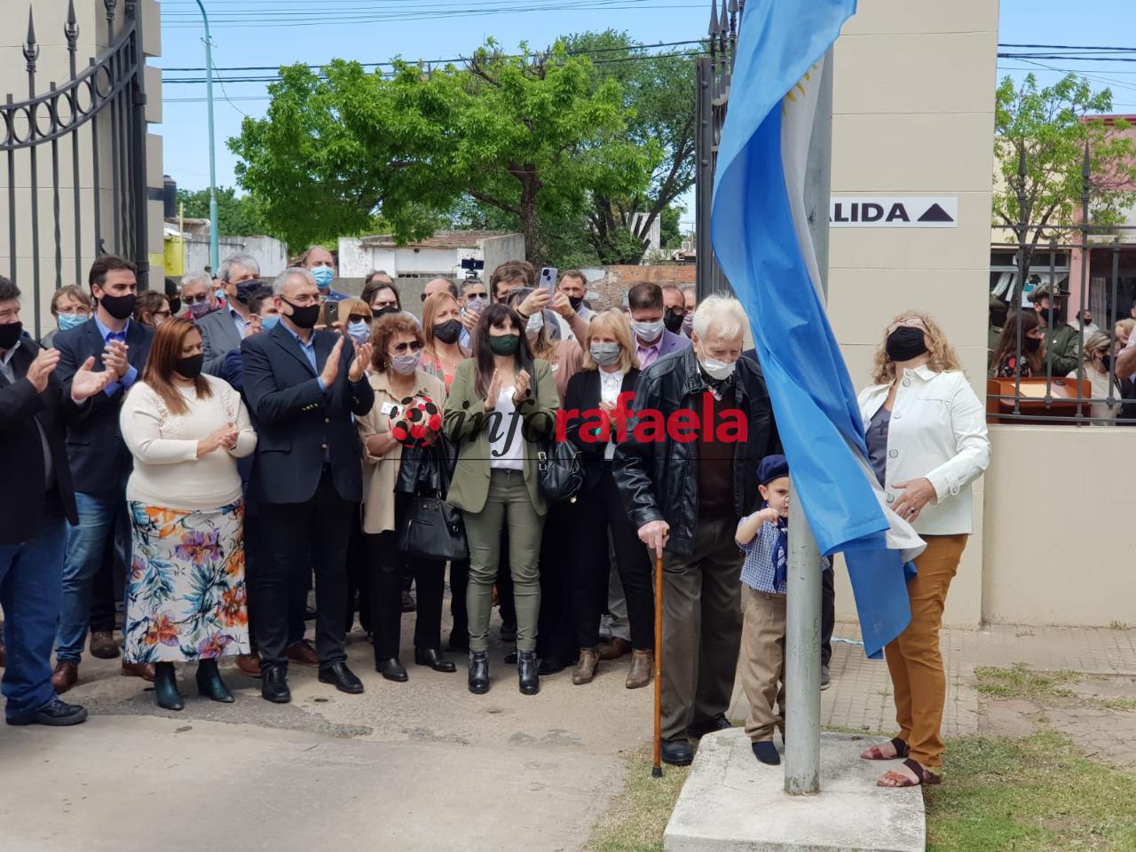 En la mañana de este viernes, nuevamente se revivió una tradicional postal rafaelina que la pandemia había interrumpido: el acto de apertura de la Expo Rural, esta vez de manera renovada, con actividades tanto virtuales como presenciales.