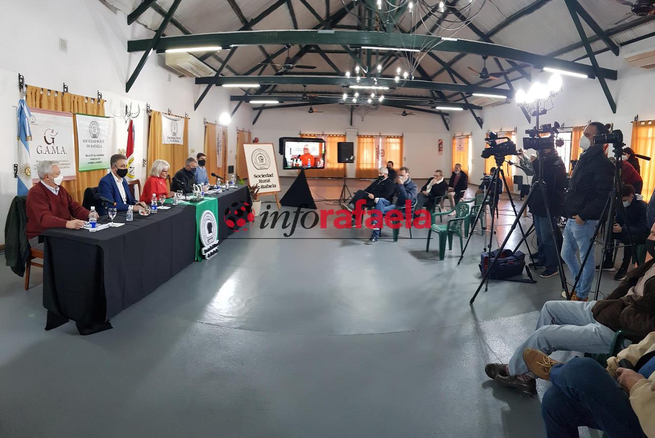 Inicia la Muestra anual con la charla "Mujeres Rurales Abriendo caminos"