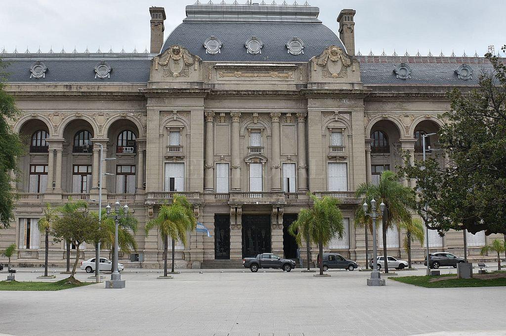 La Provincia hizo un adelanto del aumento pero Amsafe lo rechazó - Casa Gris