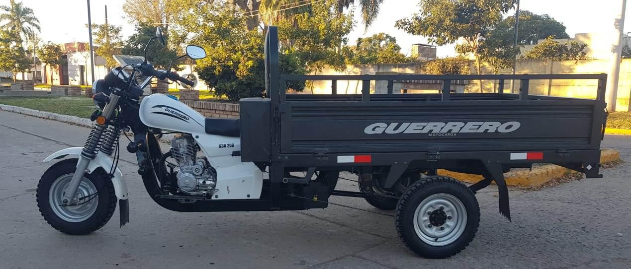 Ramona adquirió una motocarga de 200 cm3