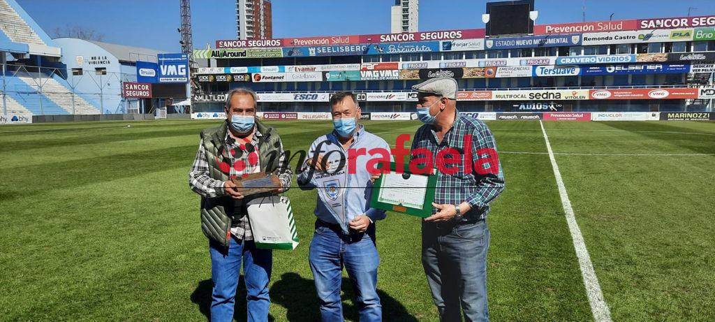 Reconocimiento de Ferro a Atlético por los 50 años de las "300 Indy"