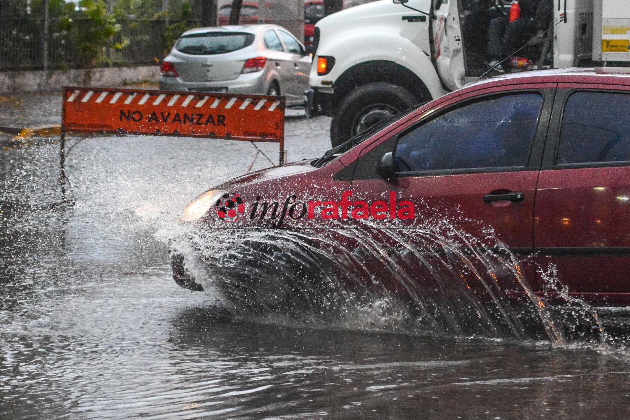 Luego de algunas jornadas inestables y un calor algo inusual, en esta parte final de la estación Invierno, la lluvia llegó a la ciudad. En total, unos 18 mm cayeron desde la noche del miércoles y la mañana de ayer, según informó la Estación Meteorológica, ubicada en el Aeródromo de nuestra ciudad.