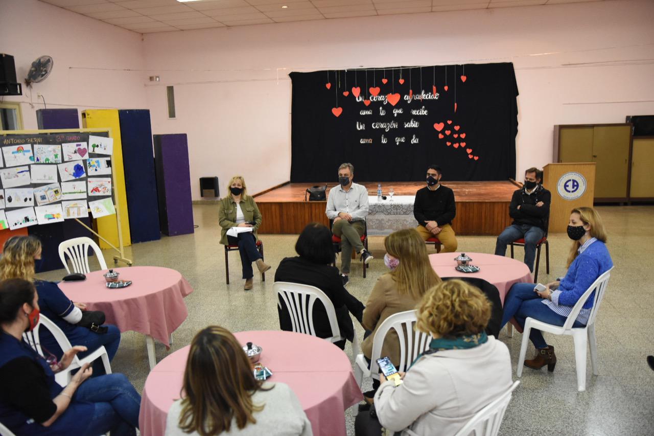 Escuelas de la ciudad recibieron casi $5 millones de pesos del FAE