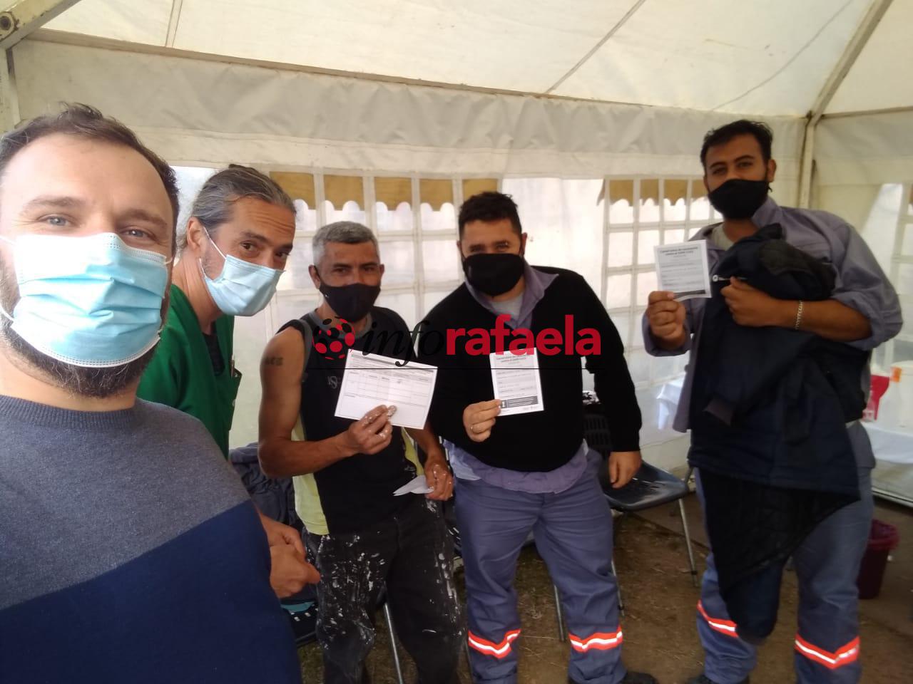 vacunación al personal del cementerio local - 