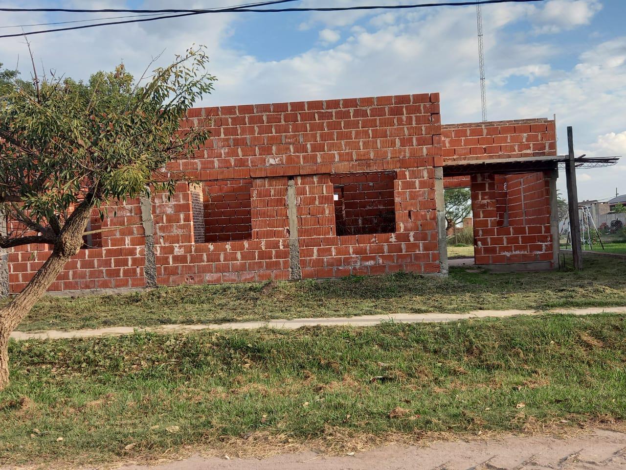 "Las obras de viviendas y del SUM están prácticamente paralizadas"