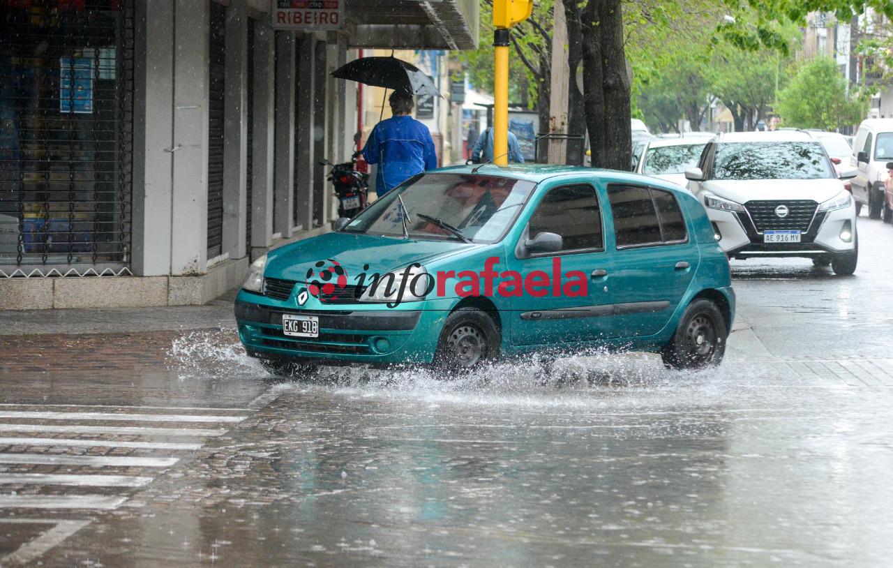 Lluvia en Rafaela - Tormenta - clima inestable - paraguas