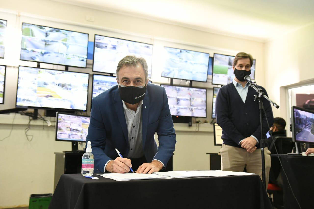 firma ojos en alerta