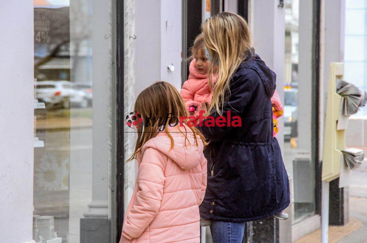 Crecen las expectativas en la ciudad por las ventas por el Día de la Madre - comercios - Vidrieras -