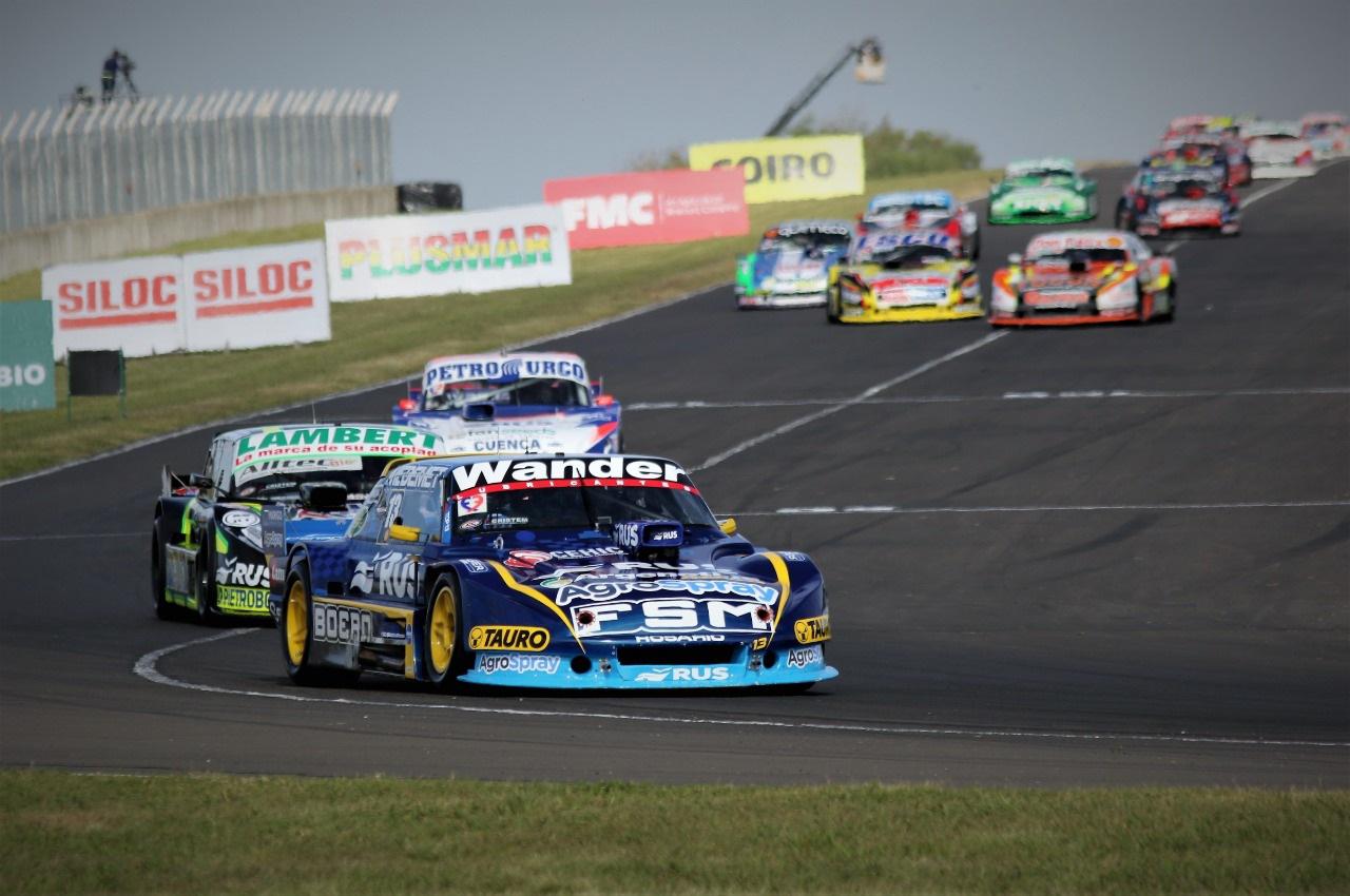 El TC disputará la edición N° 8 del «Desafío de las Estrellas», donde no habrá clasificación ni series. La grilla de la final se ordenará por sorteo. Habrá recarga de combustible y cambio de neumático. Presente Ian Reutemann en TC Pista. -