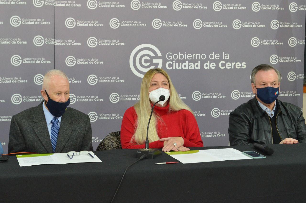 Se inauguraron las delegaciones de las Defensorías del Pueblo de San Cristóbal y Ceres Las mismas estarán a cargo de la Dra. Flavia Mariana Burella; y de la Dra. Laura Trógolo, respectivamente DEPARTAMENTO SAN CRISTÓBAL. Este martes, con la presencia del defensor del Pueblo de la Provincia, Raúl Lamberto; el defensor del Pueblo para el Centro-Norte, Dr. Jorge Henn; y el senador departamental, Felipe Michlig, quedaron inauguradas oficialmente las nuevas delegaciones de la Defensoría del Pueblo de l