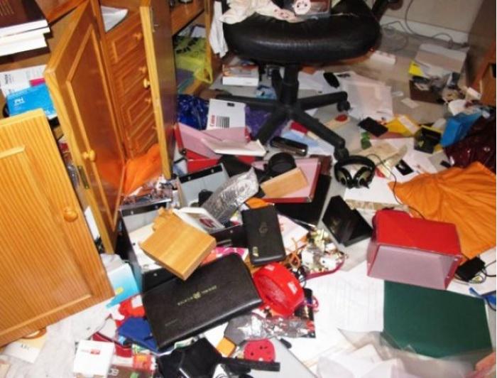 Las entraderas a viviendas o complejos de departamentos se reproducen constantemente en la ciudad sin que se le pueda encontrar solución a esta problemática. Evidentemente con los operativos de control no alcanza y tampoco con los patrullajes que se realizan a diario en la ciudad y en distintas localidades del departamento Castellanos. El reclamo de la gente se hace oír cada vez con mayor fuerza.