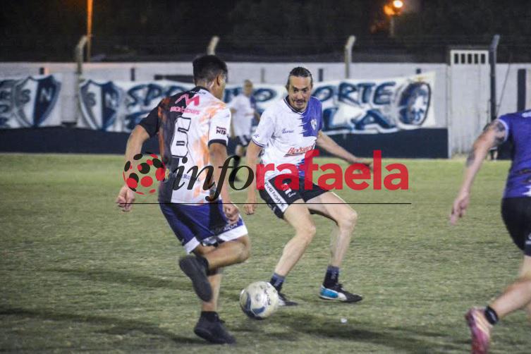 Sportivo Norte y un aniversario a puro sentimiento y alegría  - Racca con la camiseta de Sportivo Norte - 