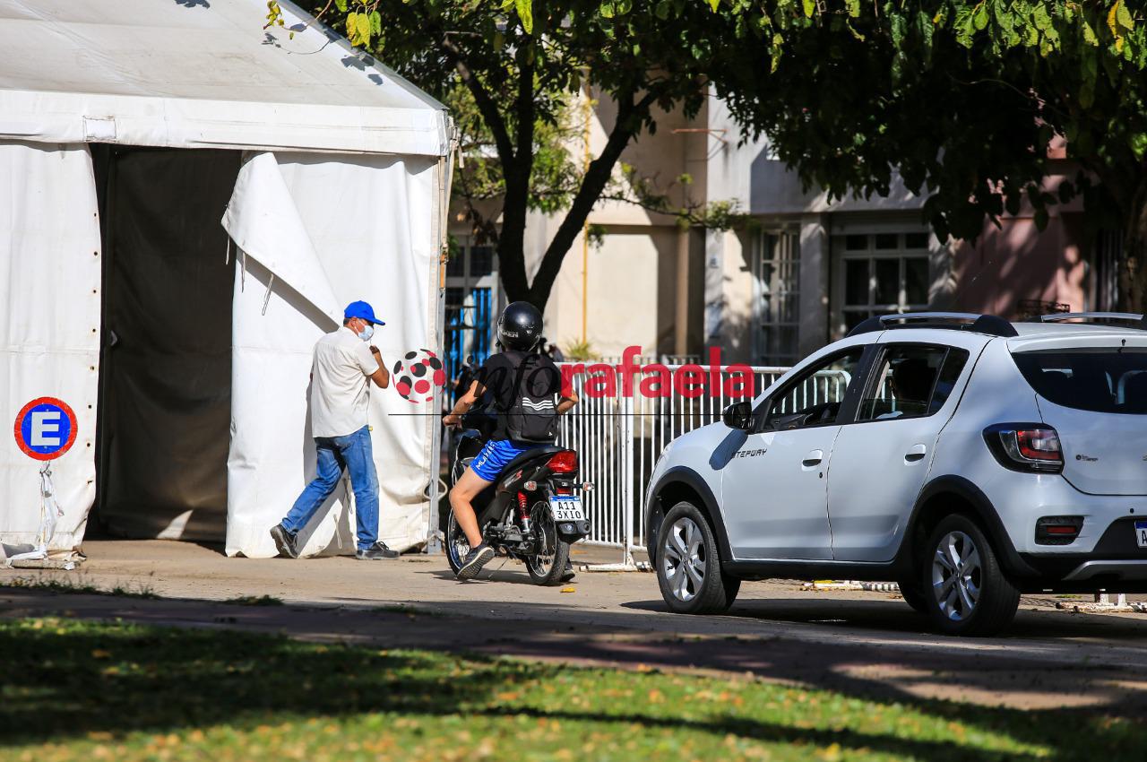 Especialistas prevén que la tercera ola de Covid llegaría a fin de mes  - Coronavvirus - carpa de hisopados - 