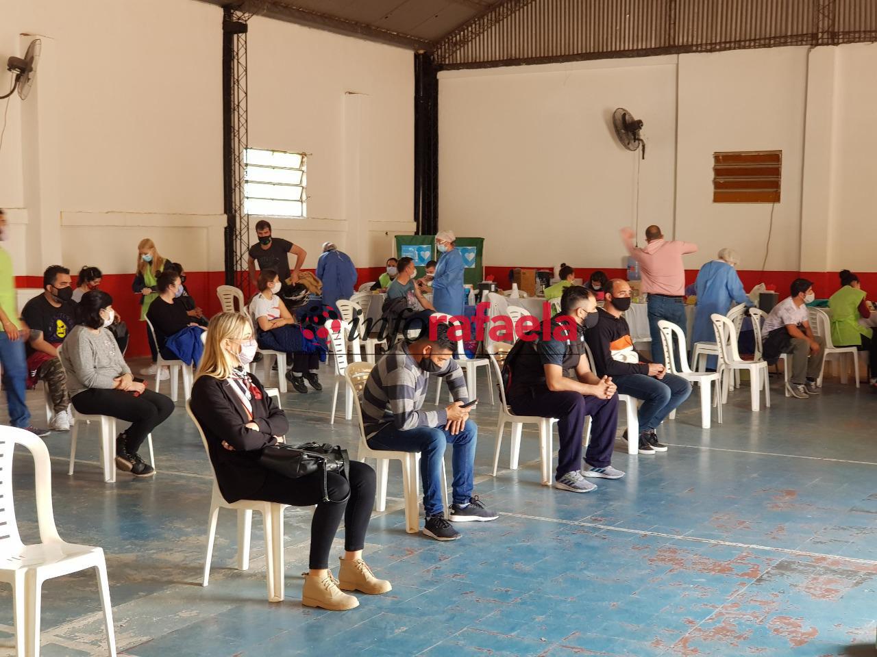 La llegada de la variante Delta de Coronavirus a Argentina era inevitable, pero no por eso se abandonan los esfuerzos por contenerla. El 40% de los adultos santafesinos ya completó sus esquemas de vacunación, y los chicos de entre 12 y 18 años sin comorbilidades son el próximo objetivo ante la inminente llegada de vacunas.