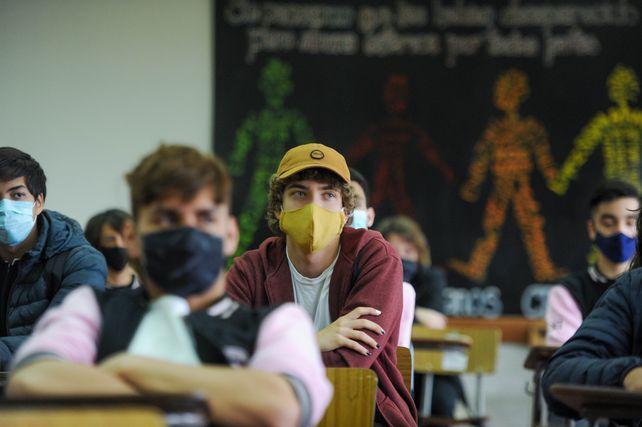 Clases - Educación - Plantean poder testear en los colegios - Escuela - Jornada escolar - Alumnos -