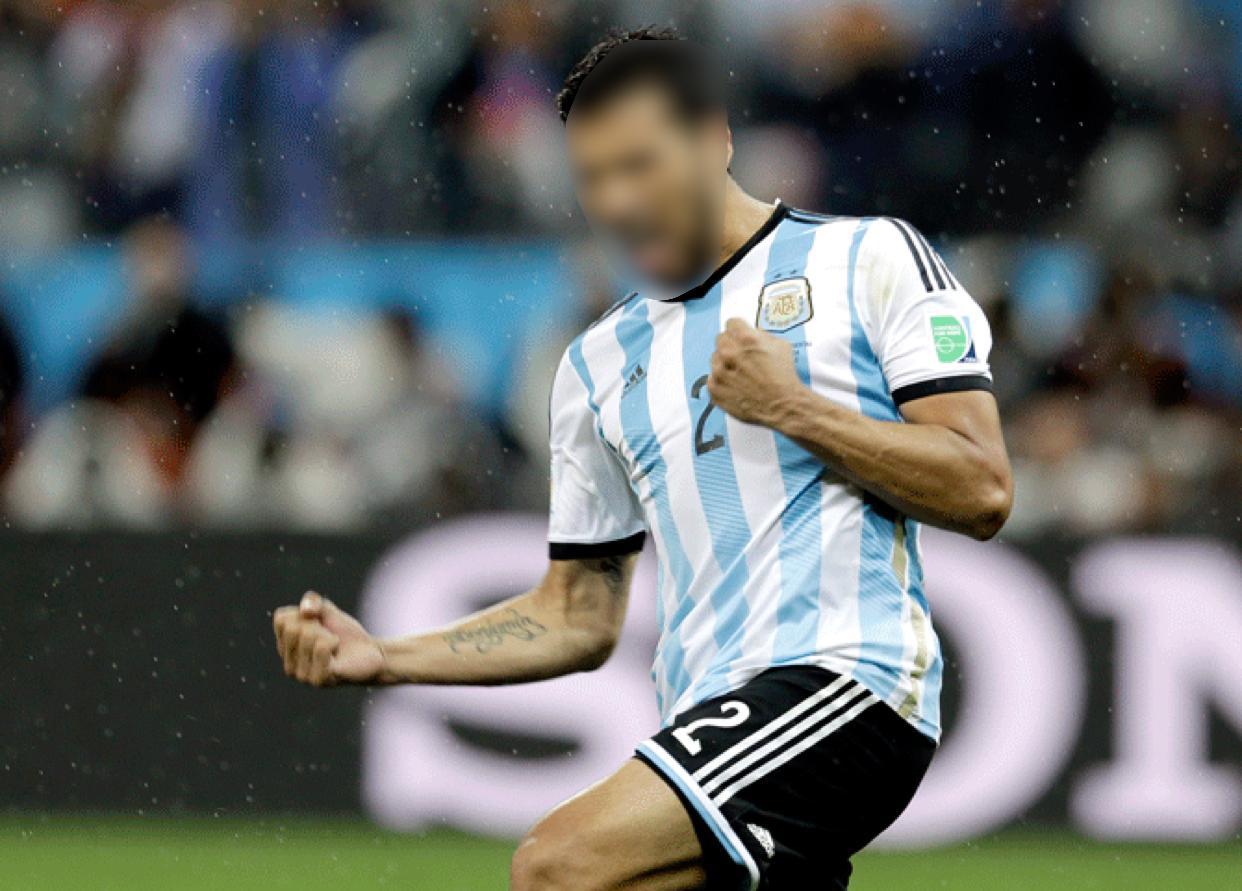 Garay supo ser codiciado por los grandes equipos del mundo, y fue parte del elenco de Alejandro Sabella que perdió la final en el Maracaná. El defensor llevaba tiempo luchando contra una lesión en la cadera que no sólo le impedía jugar al fútbol sino que también le genera la imposibilidad de caminar por culpa de "dolores fortísimos" .