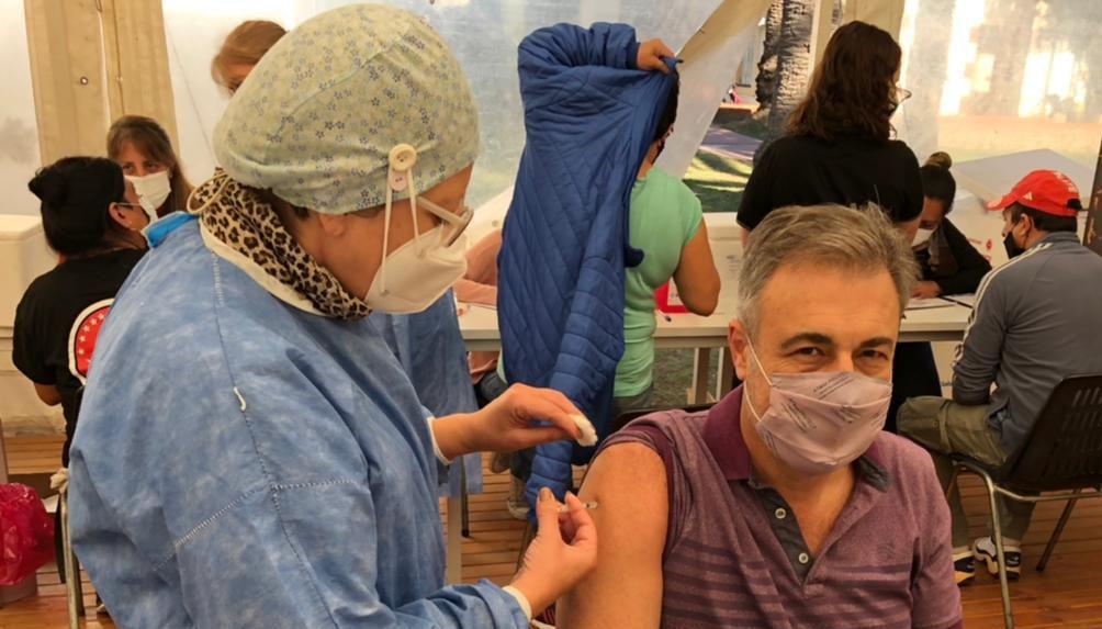 El Intendente recibió la primera dosis de la vacuna contra el COVID-19 - Castellano recibió la vacuna contra el coronavirus
