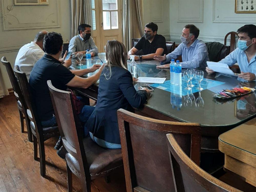 Encuentro entre funcionarios locales y representantes del CCIRR