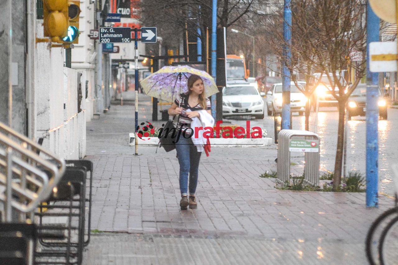 Después de que comenzara la semana con condiciones estables y con calor en la ciudad, con una máxima rondó los 31º C, se espera hoy una jornada con una "tendencia a inestabilizarse gradualmente", según detallan los informes. - Lluvia - Tormenta -