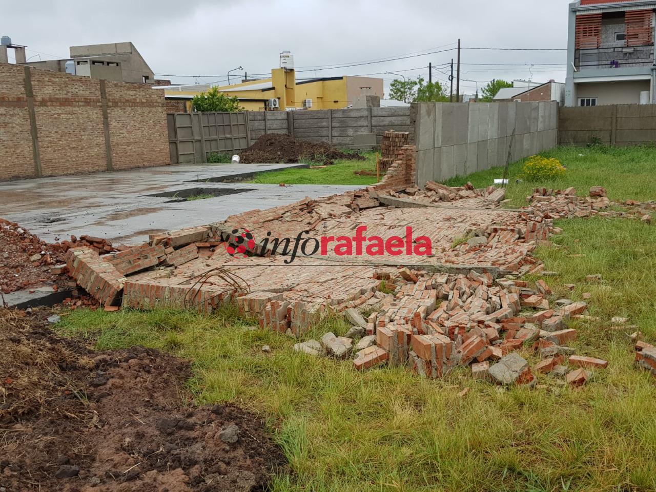 Volvió el agua a la ciudad y generó algunos destrozos en los barrios  