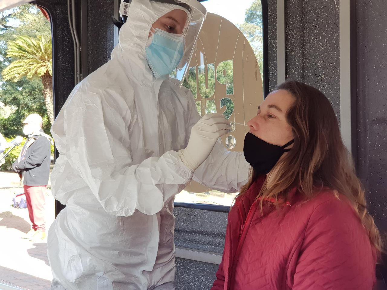 Llegando al penúltimo fin de semana de agosto, Rafaela atraviesa sus mejores días respecto a la cantidad de contagios de Coronavirus. Con los datos que se dieron a conocer este viernes, la ciudad alcanzó los 206 casos en lo que va del mes y pese a que es probable que supere los números de febrero pasado, son los mejores números en los últimos cuatro meses. - Hisopado - Testeos -
